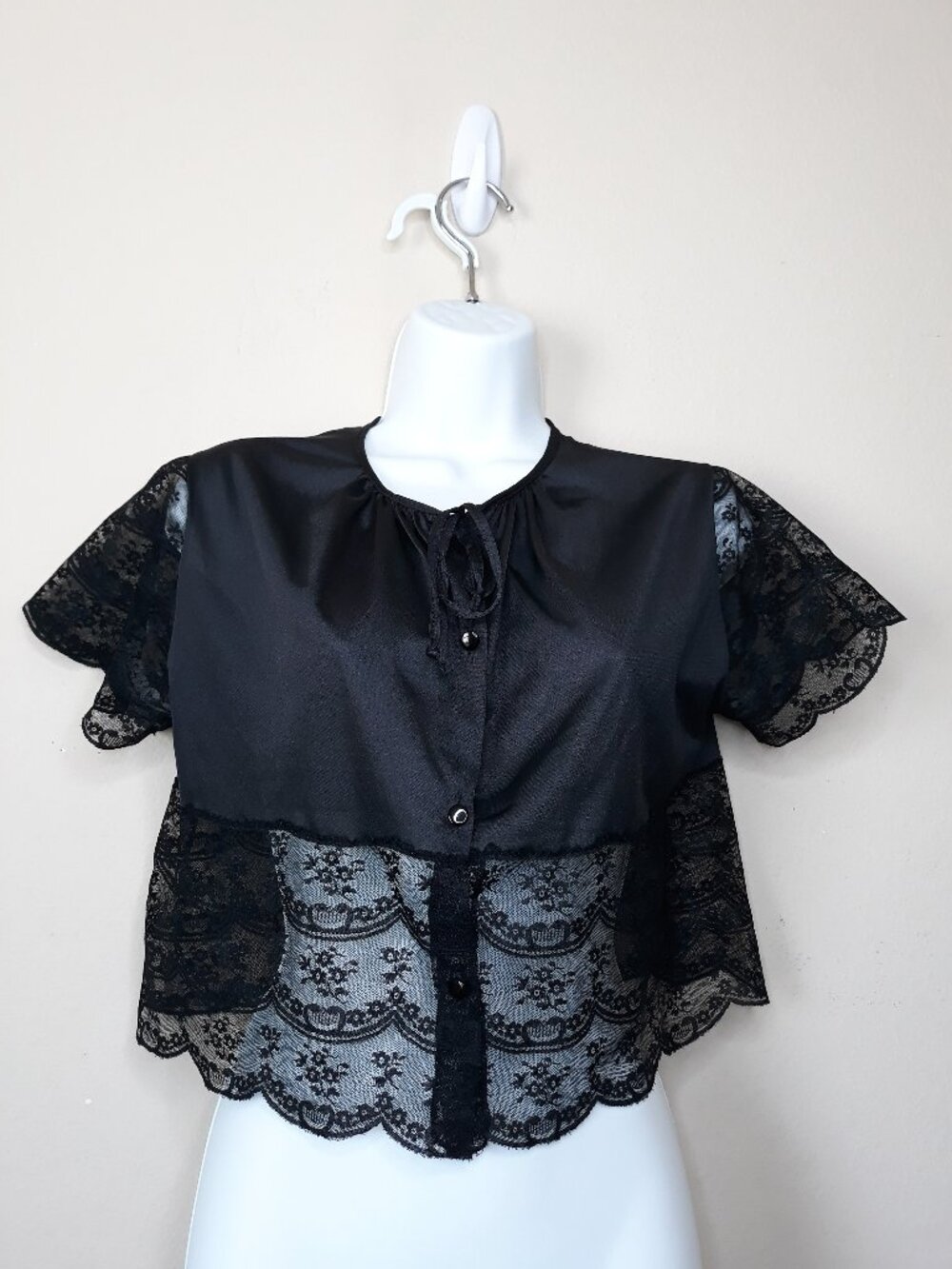 Black Lace Trim Cropped Top Vintage Whimsigoth Layering Dark Romance